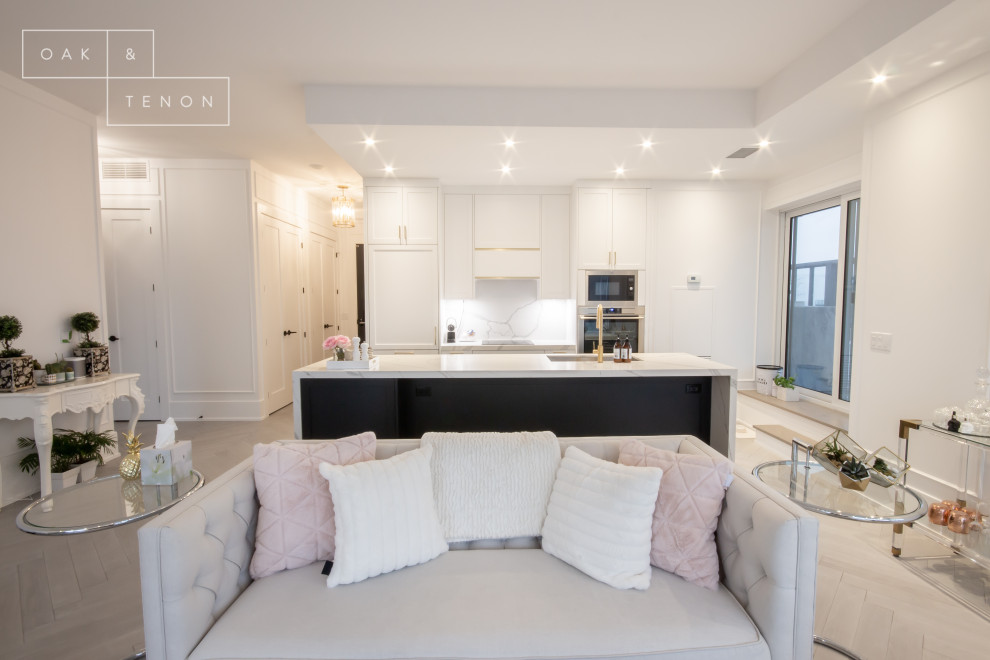 Kitchen - transitional kitchen idea in Toronto