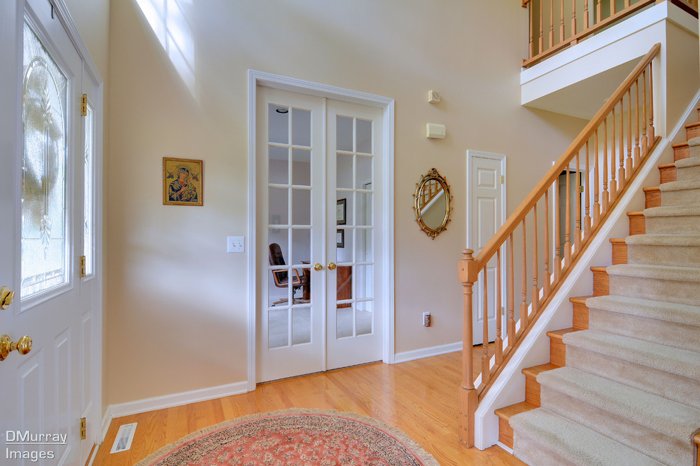 Entryway - transitional entryway idea