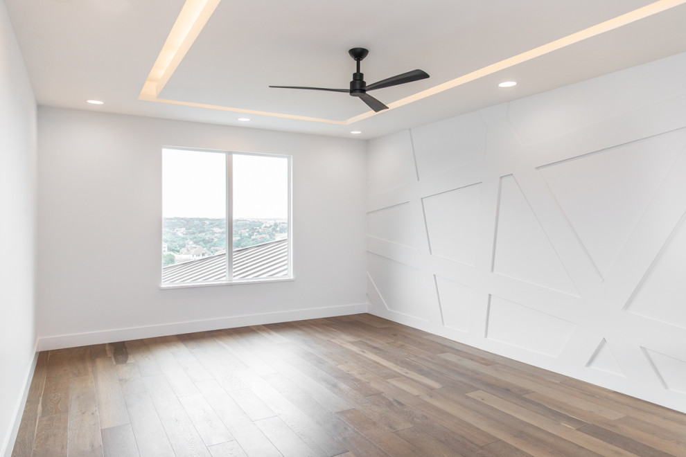 Example of a transitional home design design in Austin