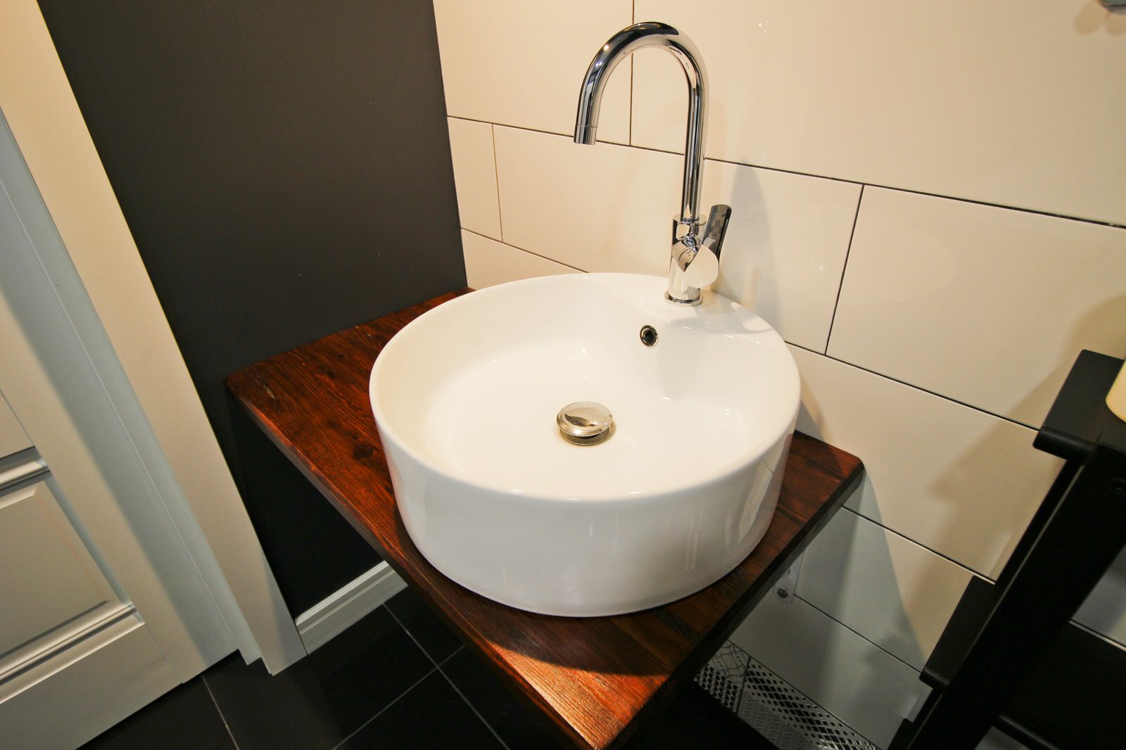 Стильно. Лаконично. Рядом с музеем янтаря