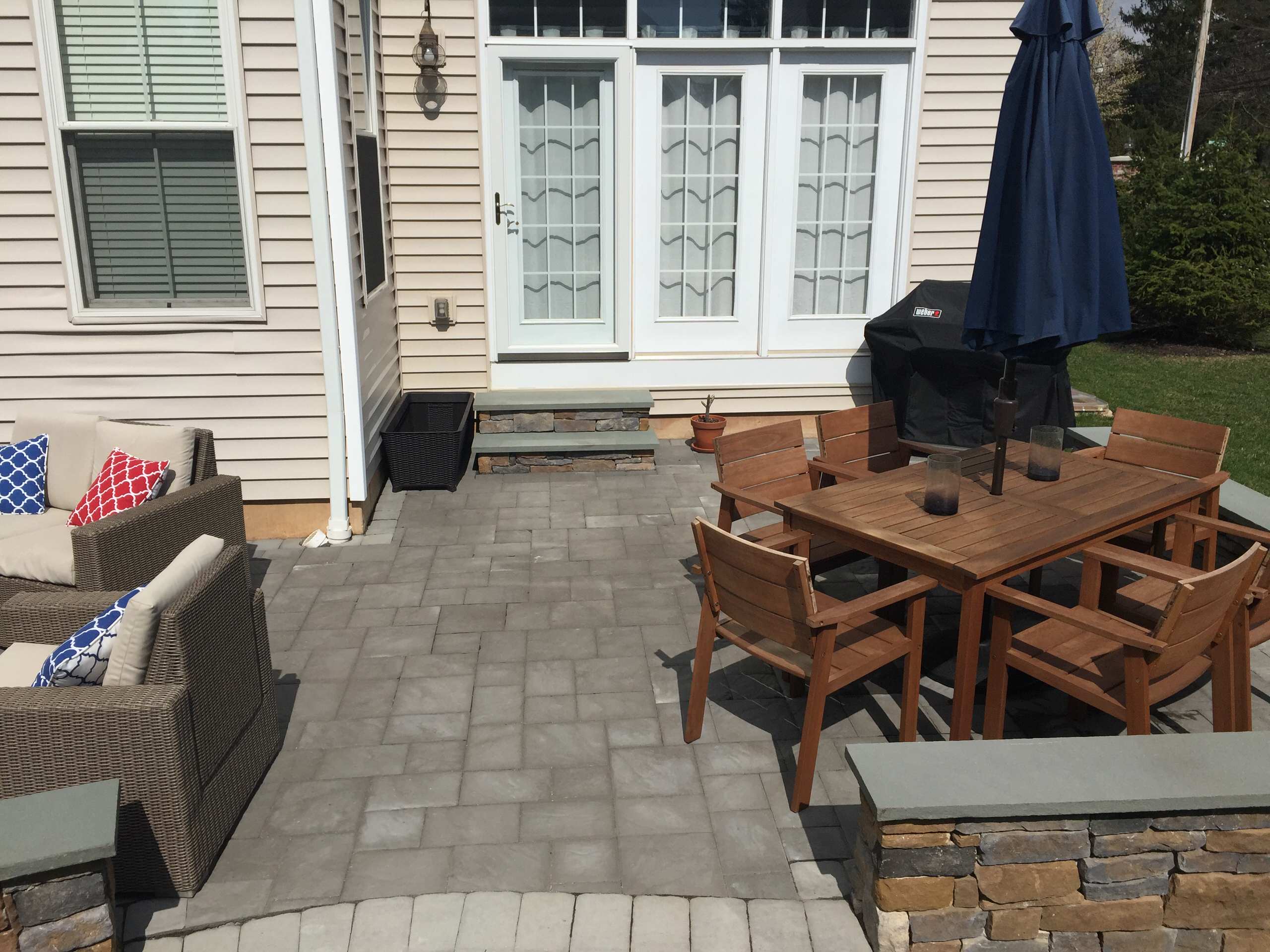 Patios/Patios with sitting walls