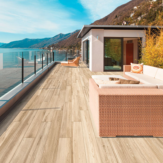 Transitional deck photo in Birmingham