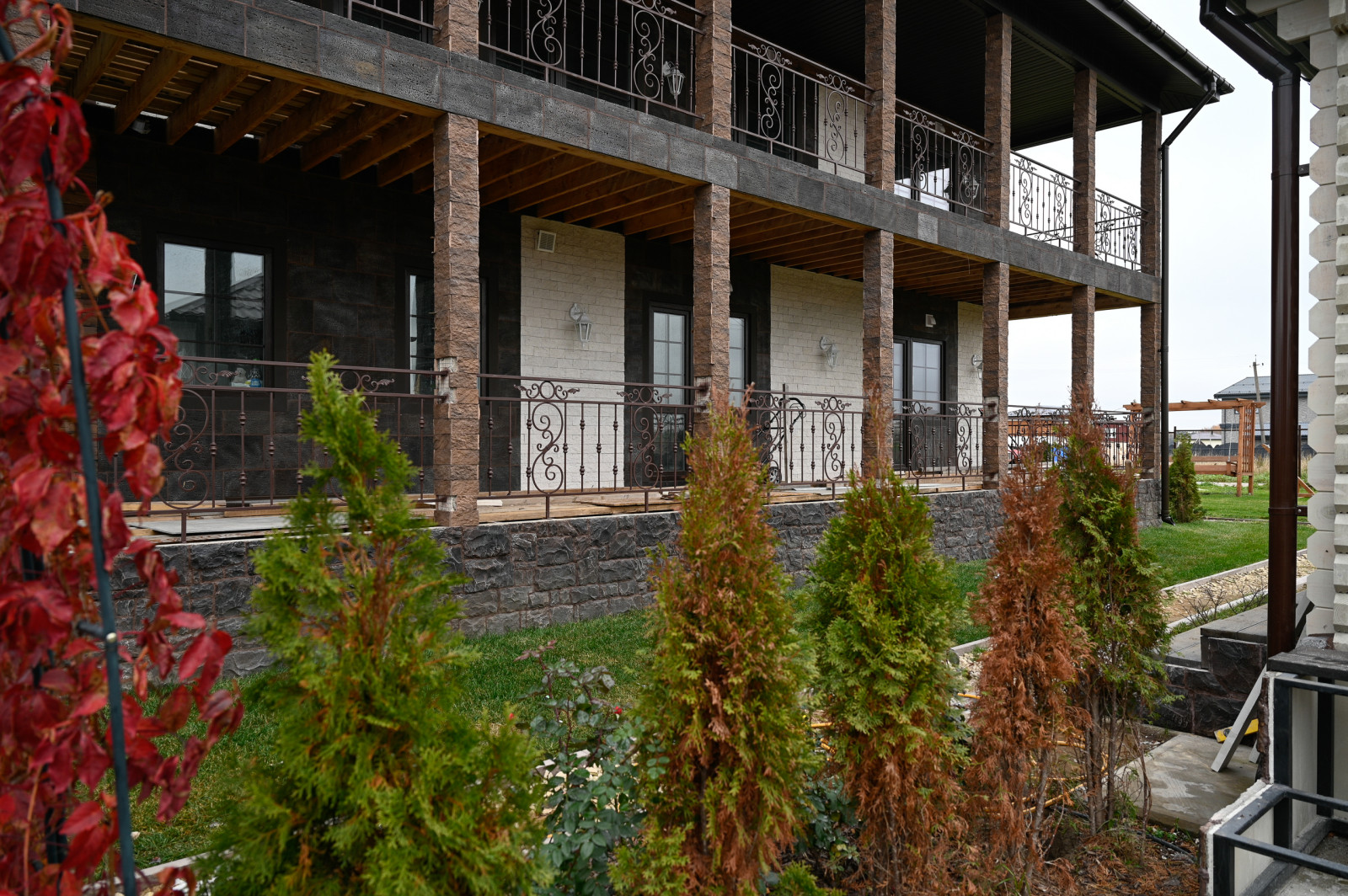 Ломоносовский район Санкт-Петербурга. Дом для семьи с шестью детьми.