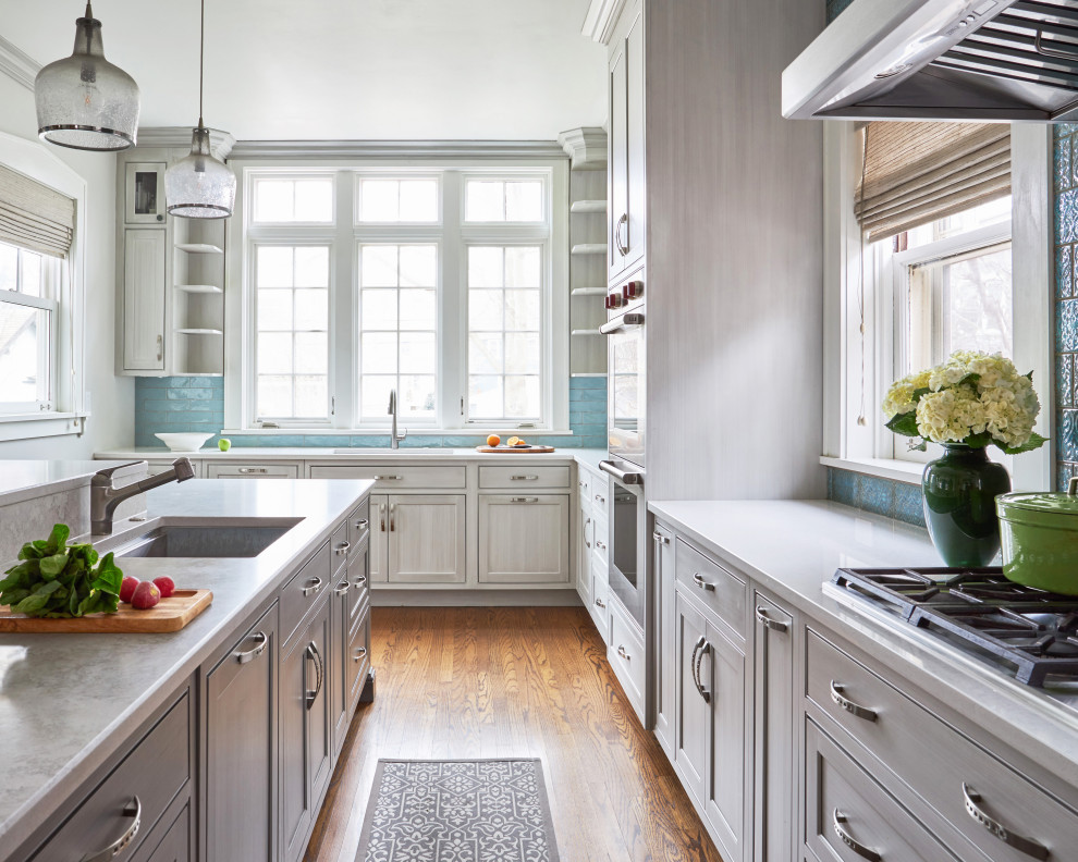 Example of a transitional kitchen design in Chicago