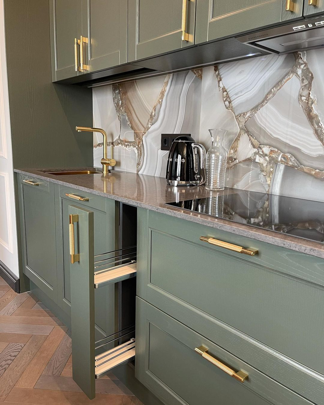 Кухня в цвете “Еловый лес”