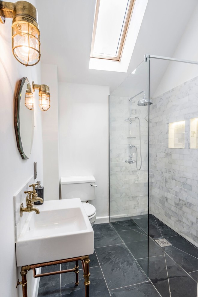Design ideas for a mid-sized contemporary 3/4 wet room bathroom in Kent with a one-piece toilet, marble, white walls, a console sink, black floor, gray tile, porcelain floors and an open shower.