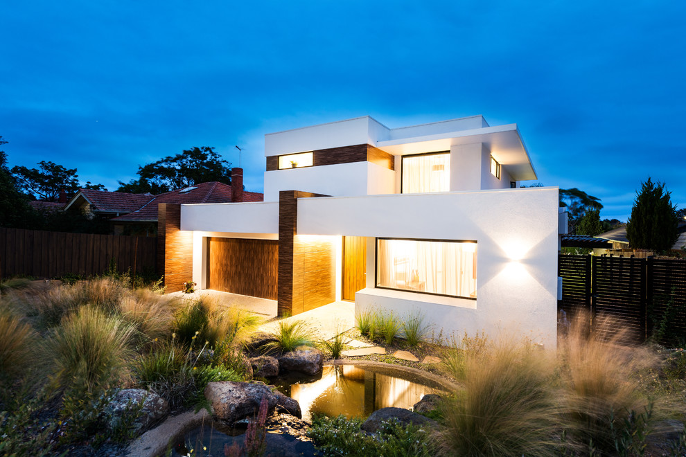 This is an example of a mid-sized contemporary exterior in Melbourne.