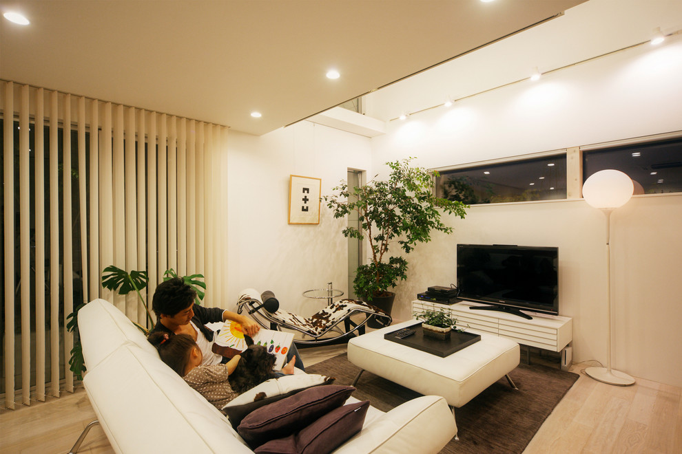 Contemporary living room in Nagoya.