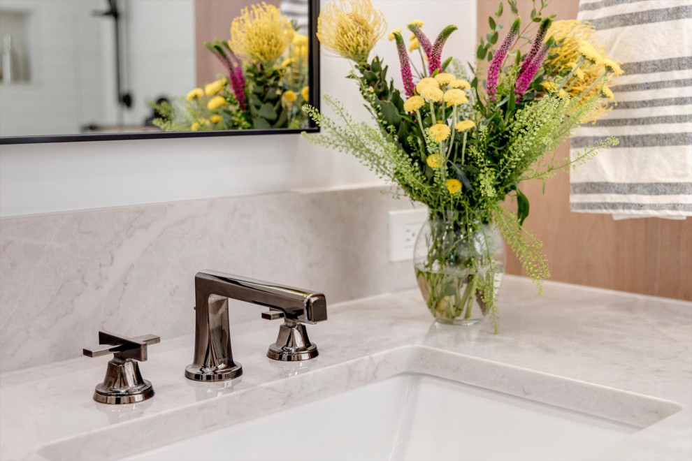 Transitional home design photo in Seattle