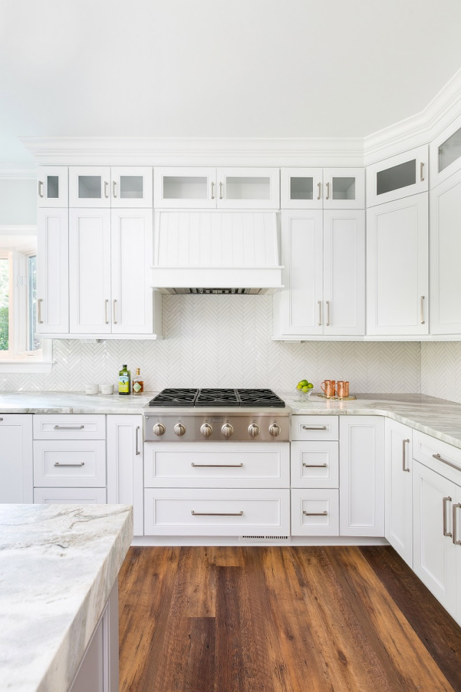 Kitchen - transitional kitchen idea in Charleston