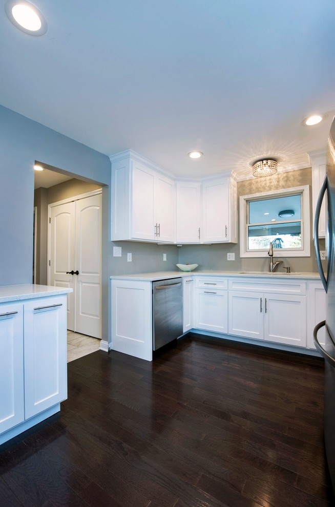Example of a transitional kitchen design in Columbus