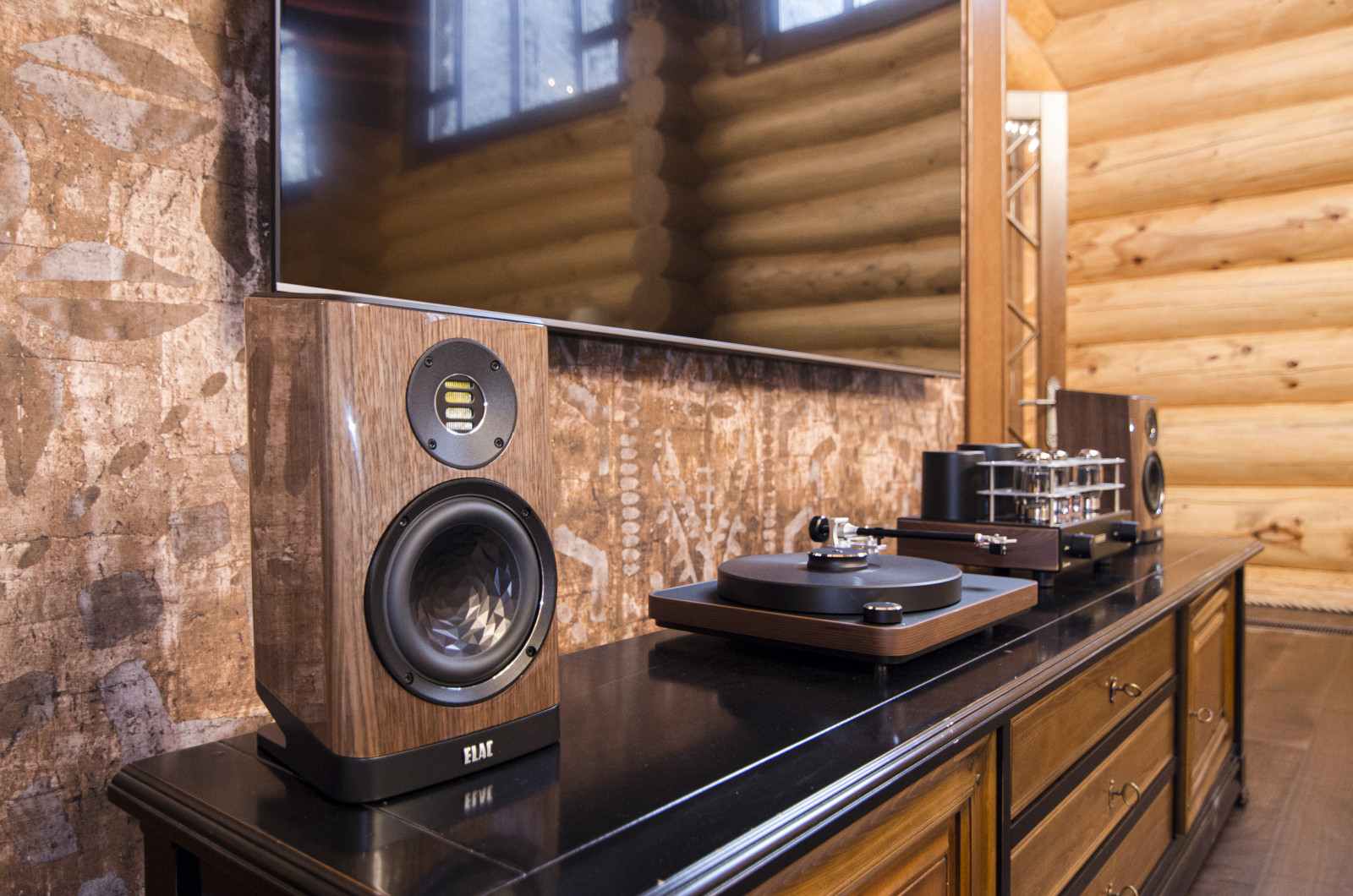 Акустическая система в гостиной