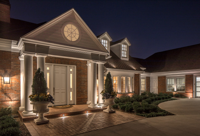 Front Entrance Landscape Lighting Omaha Nebraska classique-entree