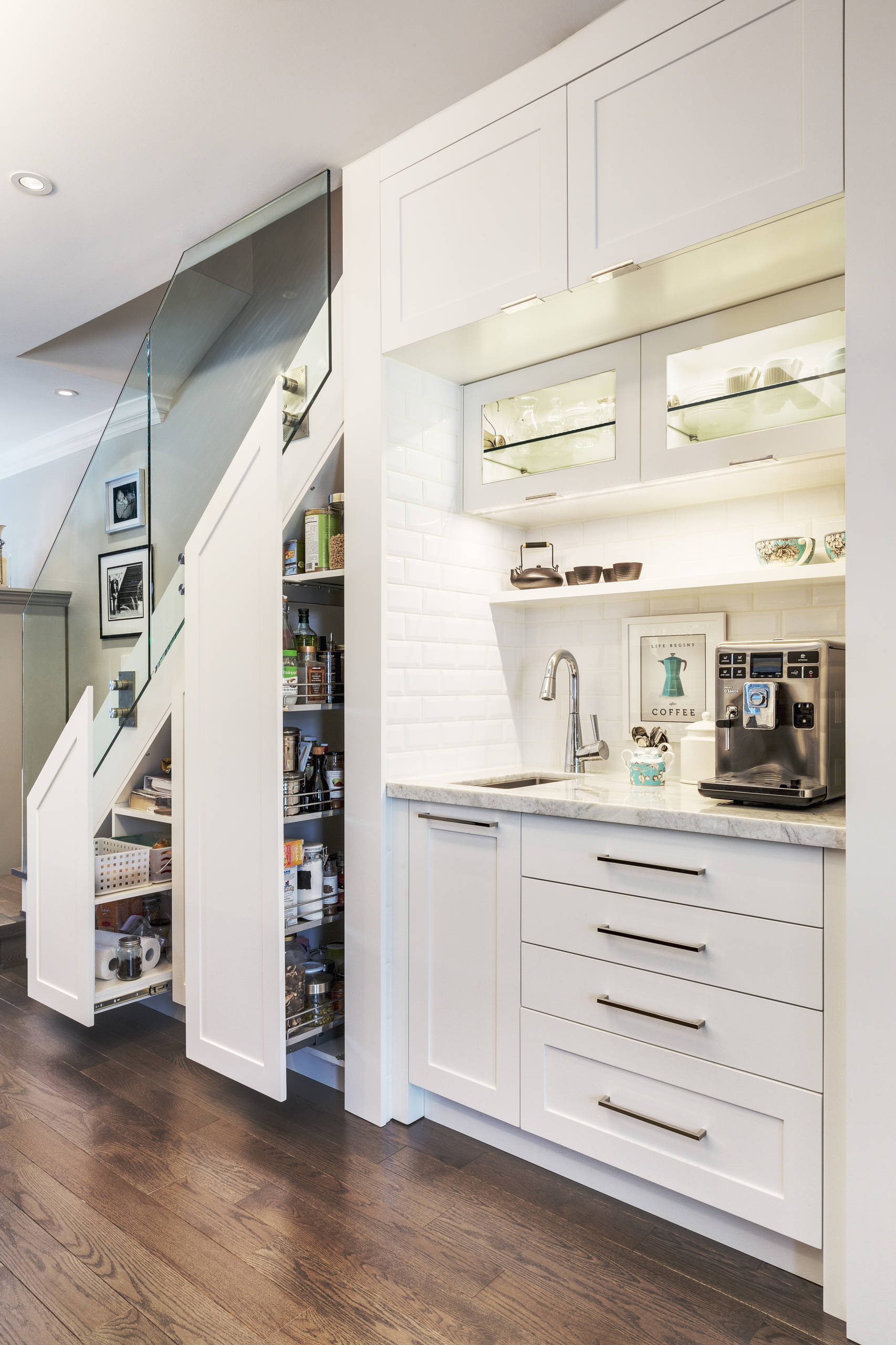 Kitchen bar and storage