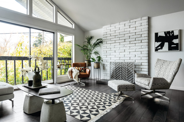 Split-Level Remodel modern-wohnbereich