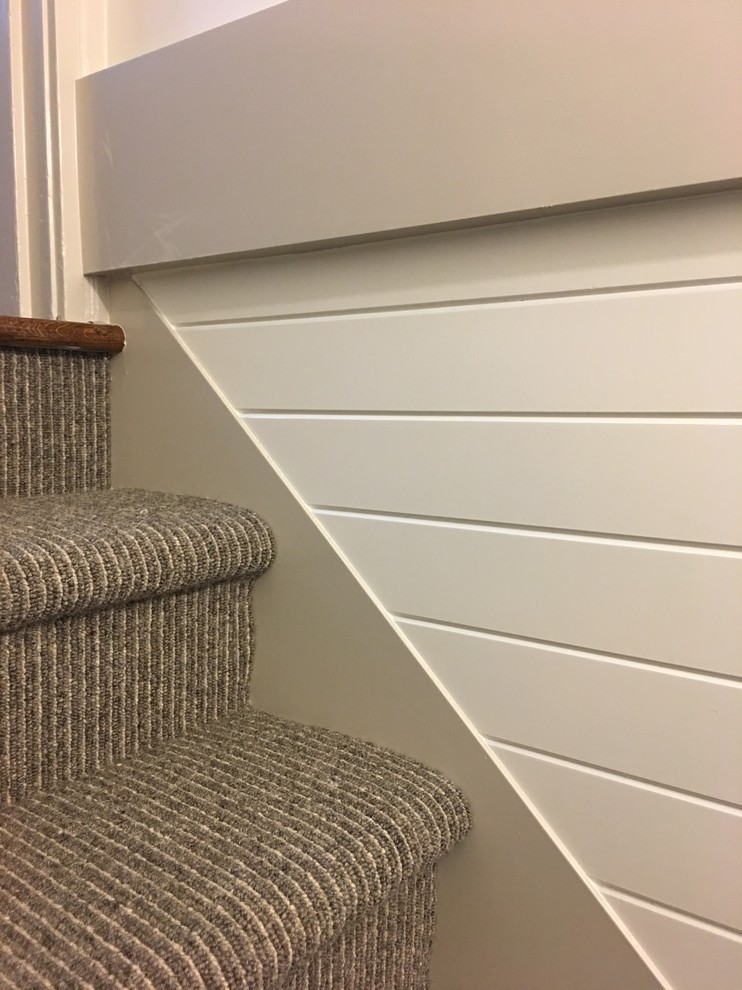 Example of a transitional home design design in Seattle