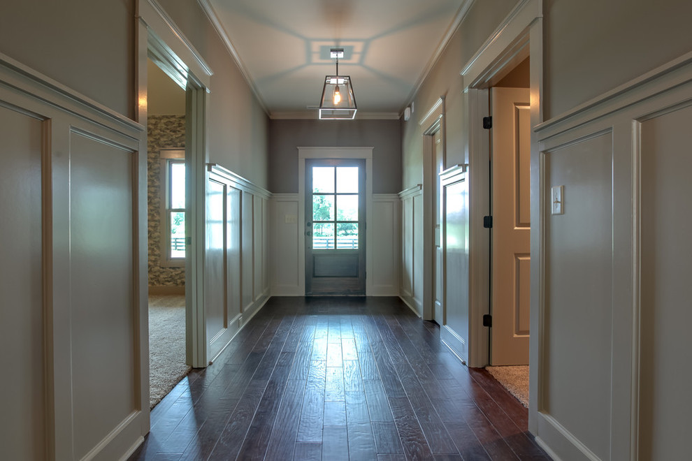 Photo of a contemporary hallway in Nashville.
