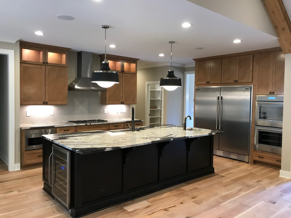 Example of a transitional kitchen design in Columbus