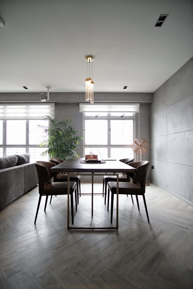 Inspiration for a transitional dining room in Singapore.