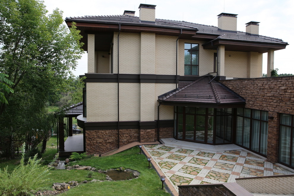 Дом на склоне