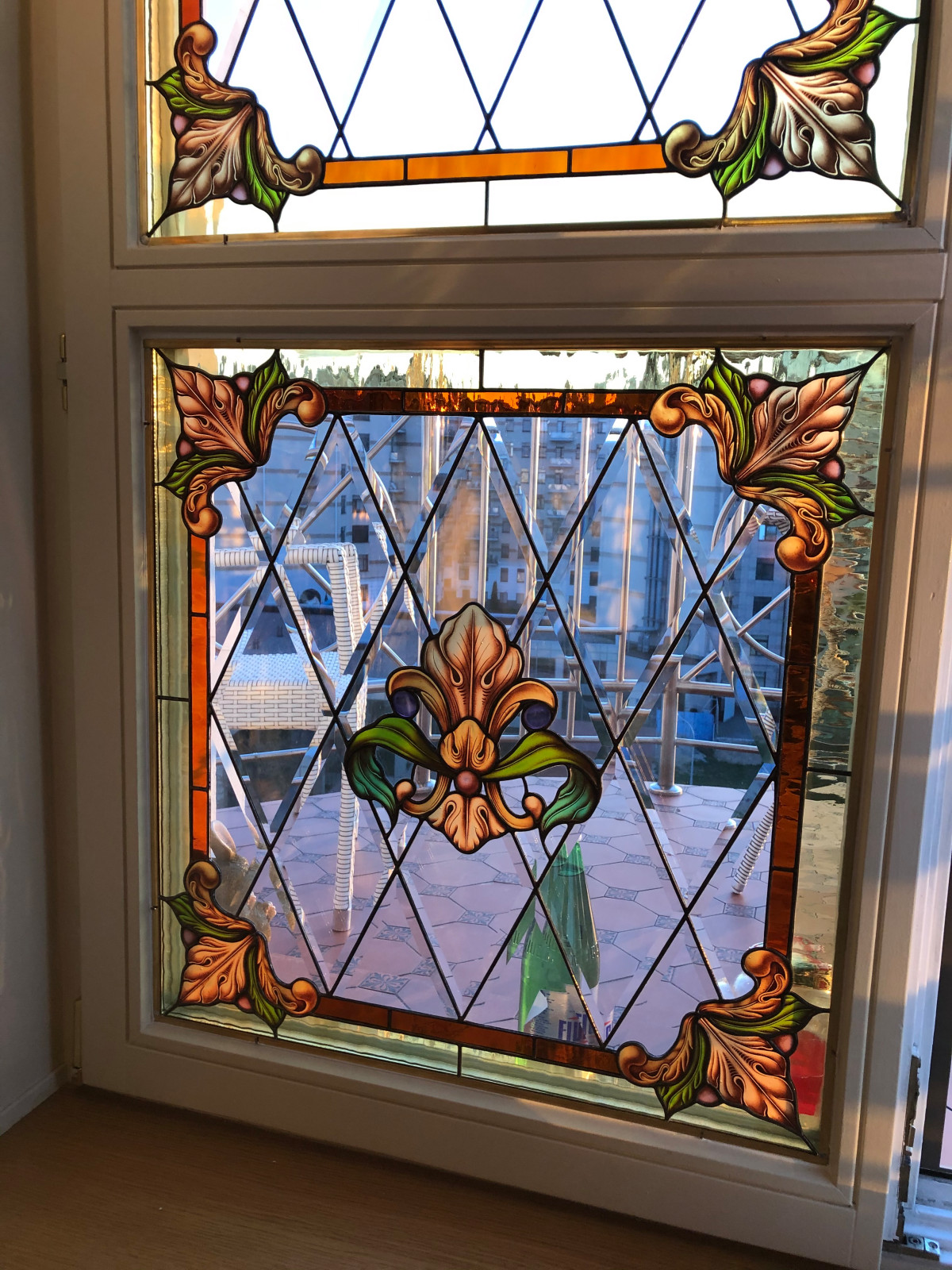 Витражи в технике Тиффани с применением фацетированных элементов