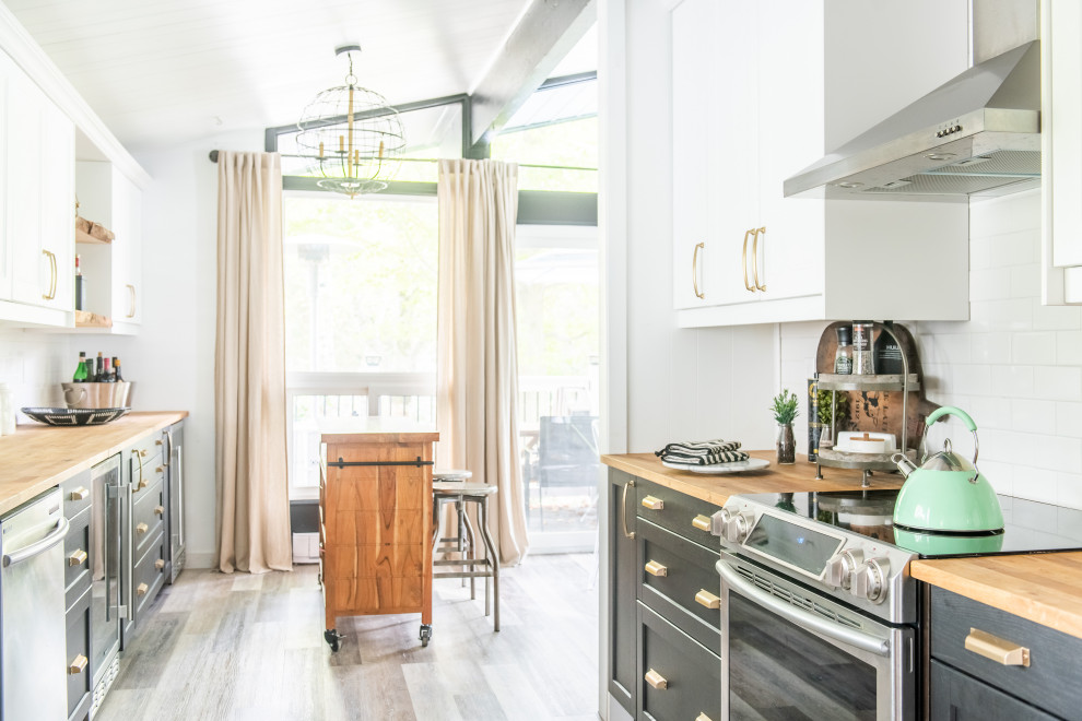 Home design - transitional home design idea in Toronto