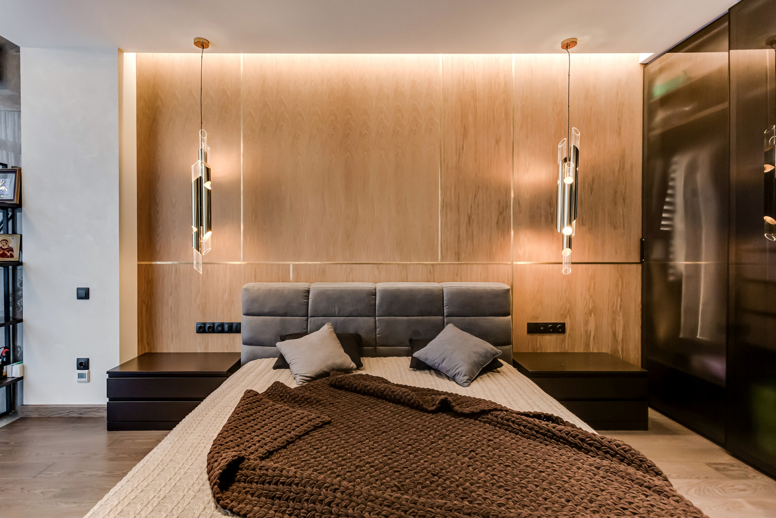 Фото реализации проекта "Квартира в доме с часами"