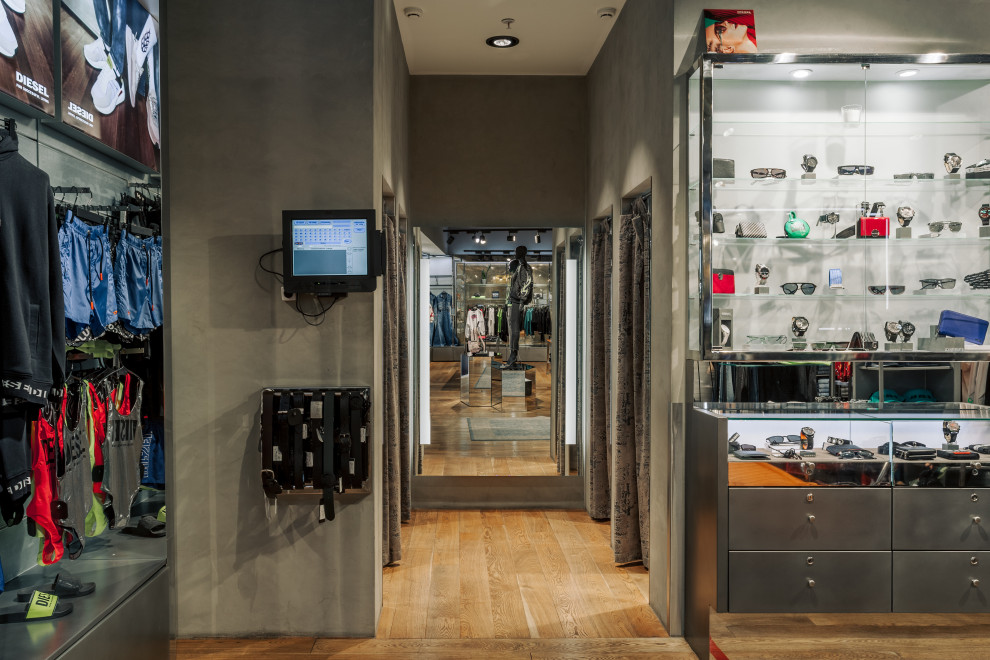 •COSMO STORE•  Монобренд DIESEL в МГЦ "Красная Площадь"