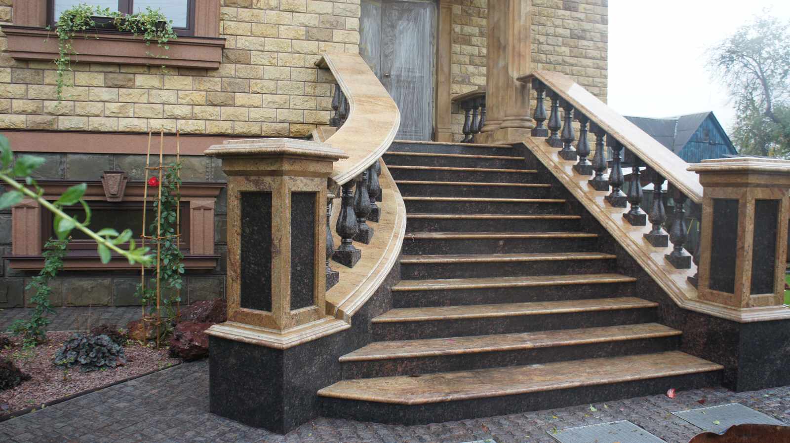 Лестницы из натурального камня