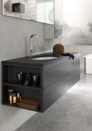 This is an example of a modern bathroom in Bordeaux.