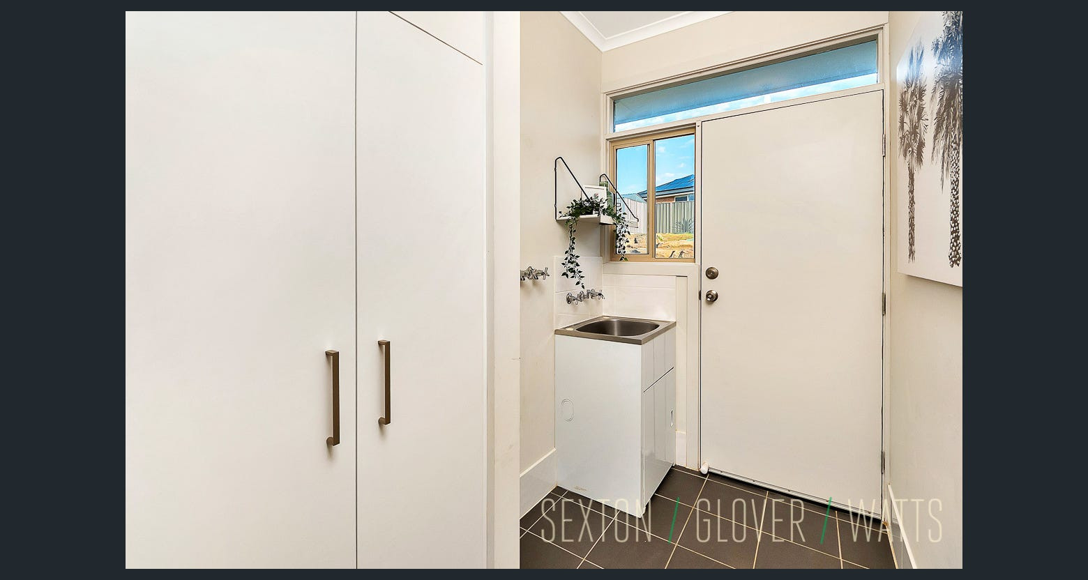16 MacQuarie Parade, Meadows