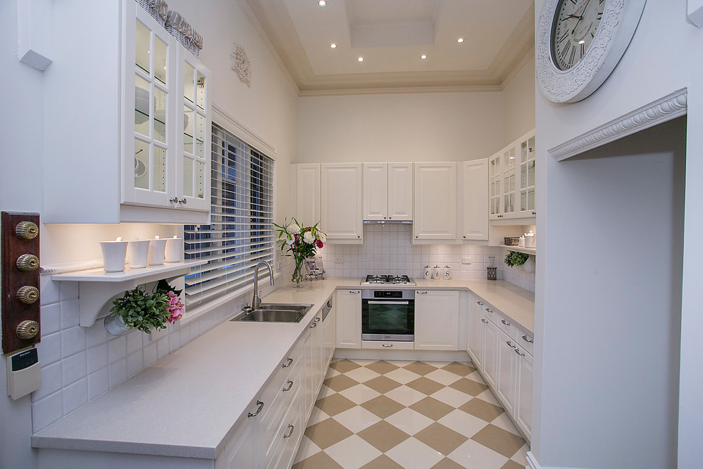 Design ideas for a contemporary kitchen in Perth.