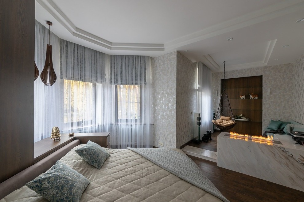 Photo of a mid-sized transitional bedroom in Moscow.