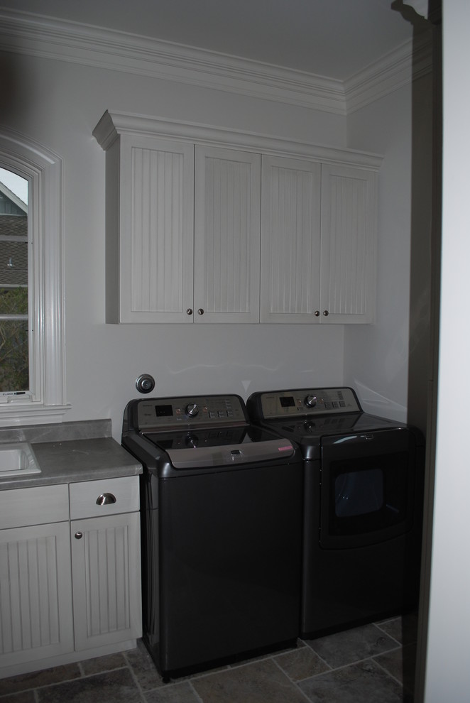 Design ideas for a traditional laundry room in Wilmington.