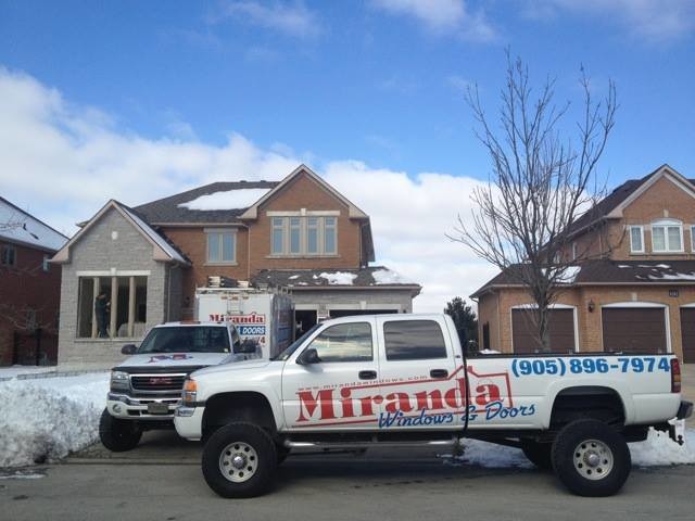 Example of a minimalist home design design in Toronto