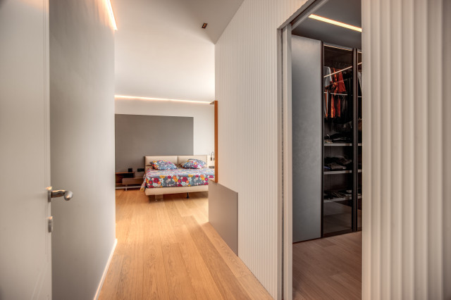 RIVARONE contemporary