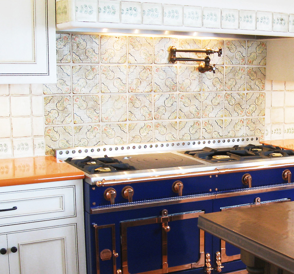 Tuscan kitchen photo in Phoenix