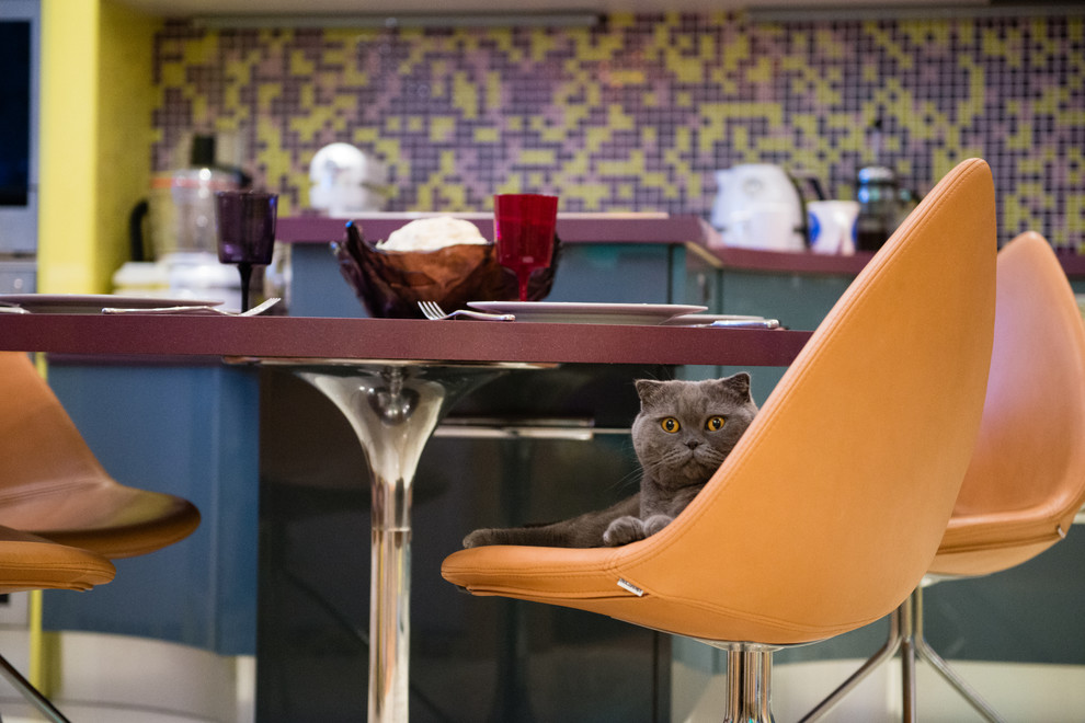 Обеденный стол