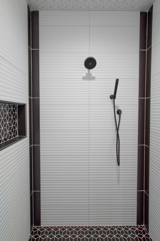 Photo of a classic ensuite bathroom in Other with black and white tiles, porcelain tiles, mosaic tile flooring, black floors and a wall niche.