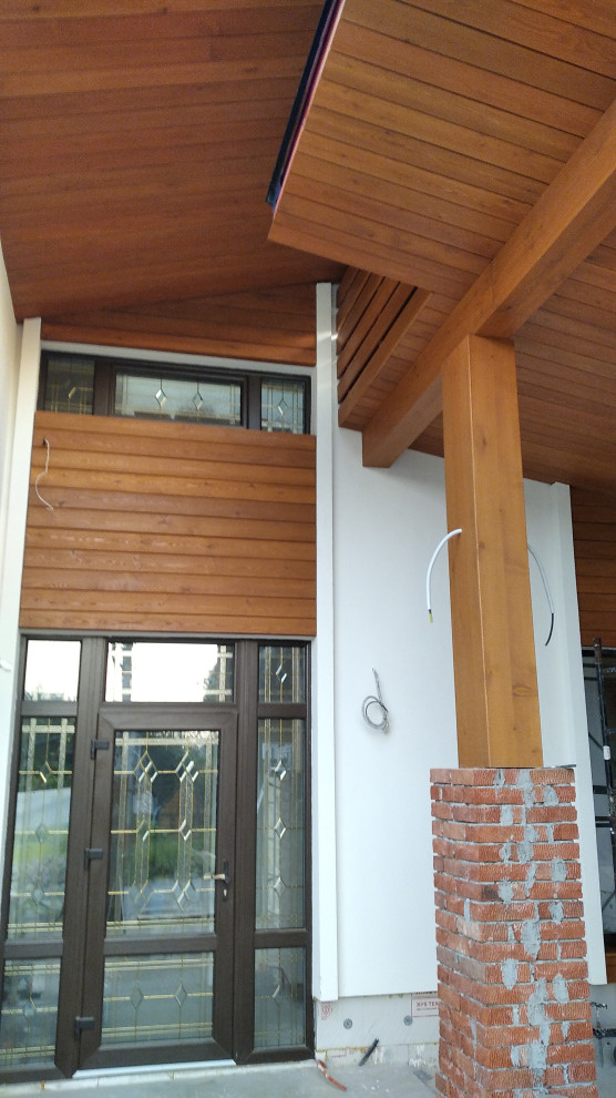 Отделка загородного дома планкеном из лиственницы