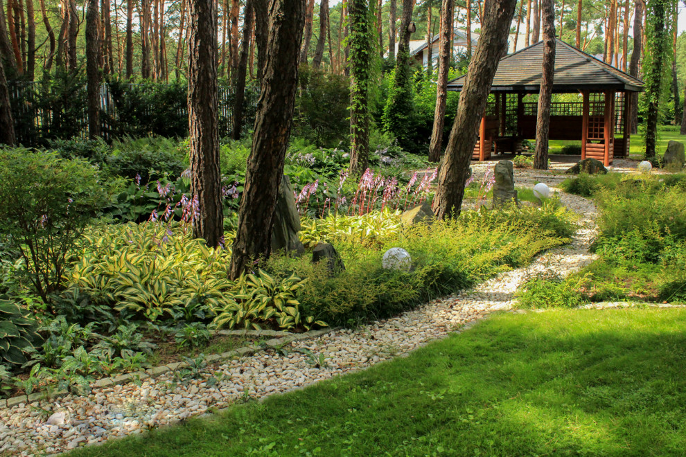 Тенистый сад в лестном массиве