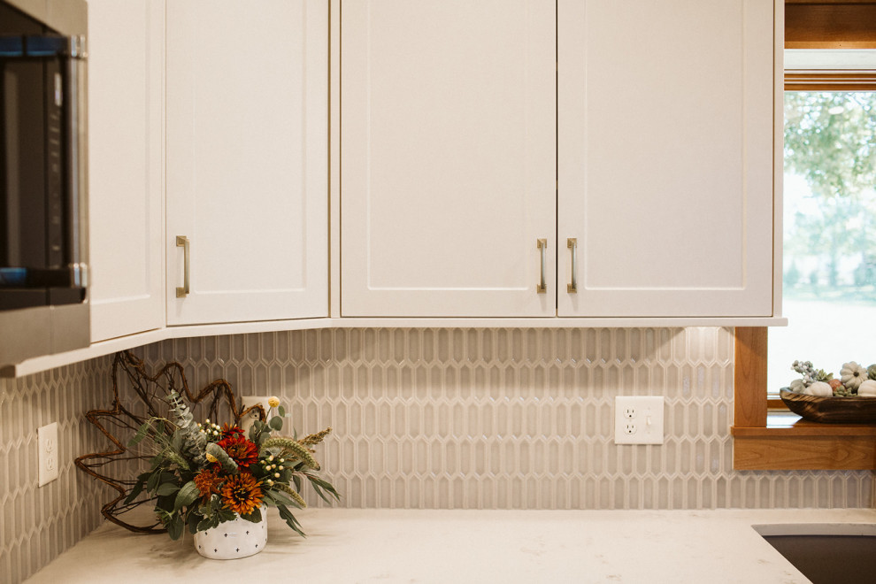 Kitchen - transitional kitchen idea