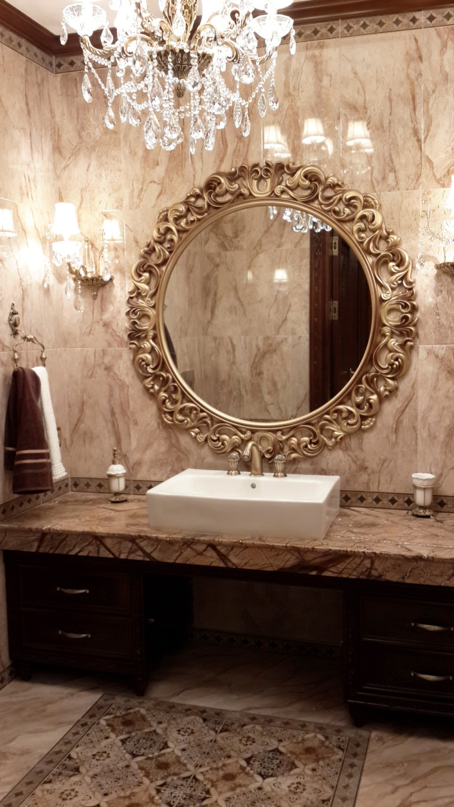 Частный дом с восточными мотивами