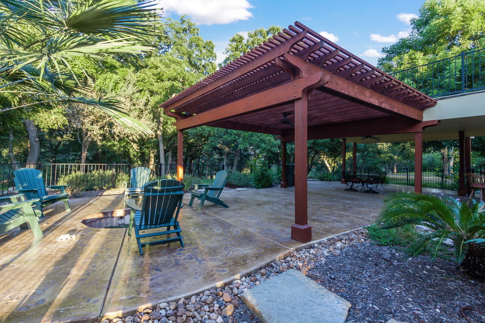 Home design - transitional home design idea in Austin