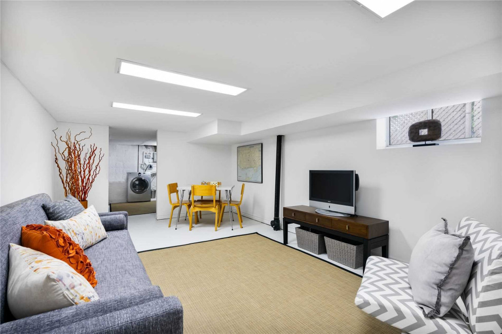 Example of a transitional basement design in Toronto