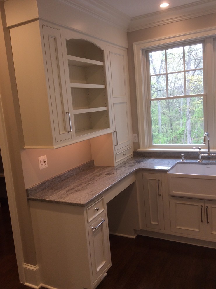 Kitchen - kitchen idea in Chicago