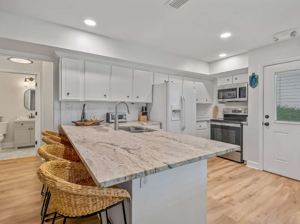Kitchen - coastal kitchen idea in Atlanta