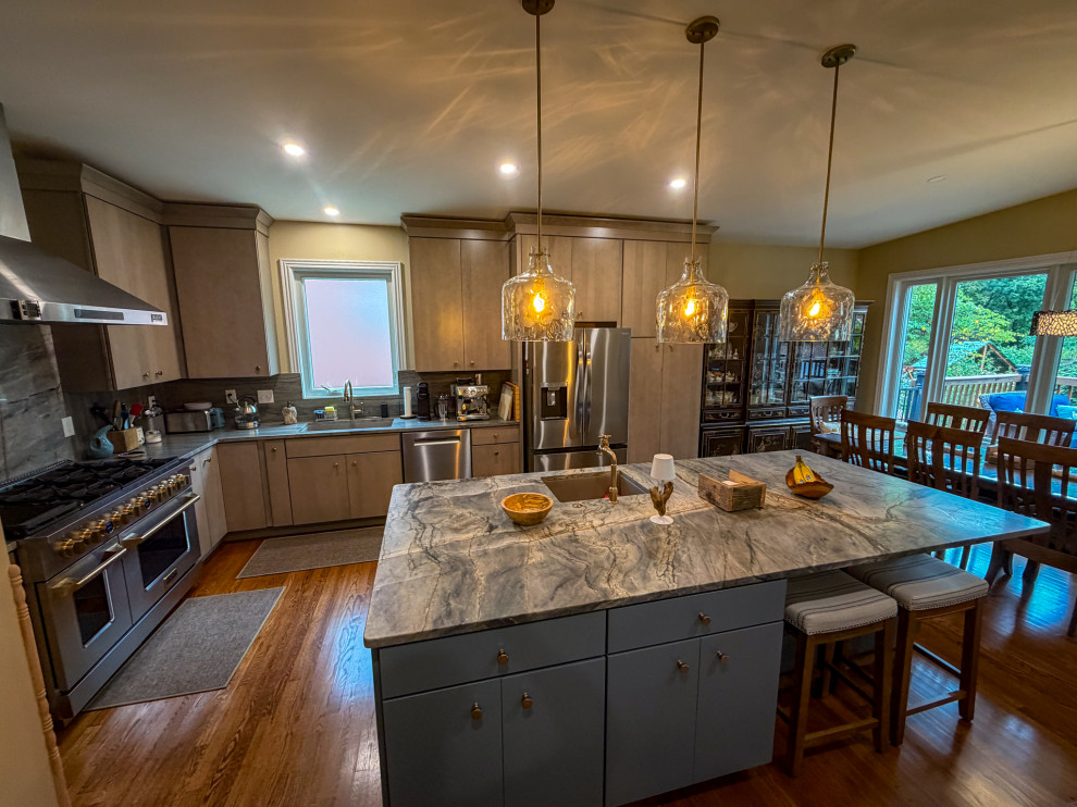 Kitchen - transitional kitchen idea