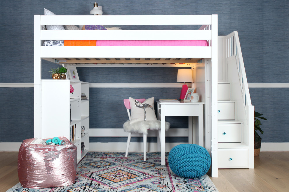 Стильный дизайн: нейтральная детская среднего размера в стиле модернизм с спальным местом, синими стенами и ковровым покрытием для подростка - последний тренд