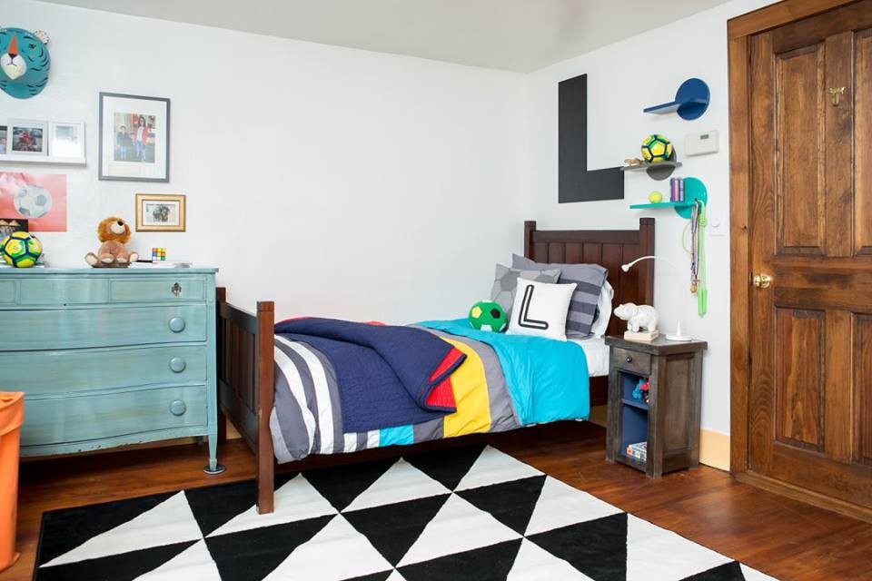 Photo of a mid-sized contemporary kids' bedroom for kids 4-10 years old and boys in New York with white walls and dark hardwood floors.